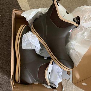 Men's size 10 xtratuf ankle boot brown (brand new)